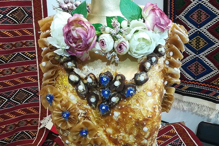 Pestil ve kömeden yapılan gelinlik, Ankaradaki fuarda sergilendi