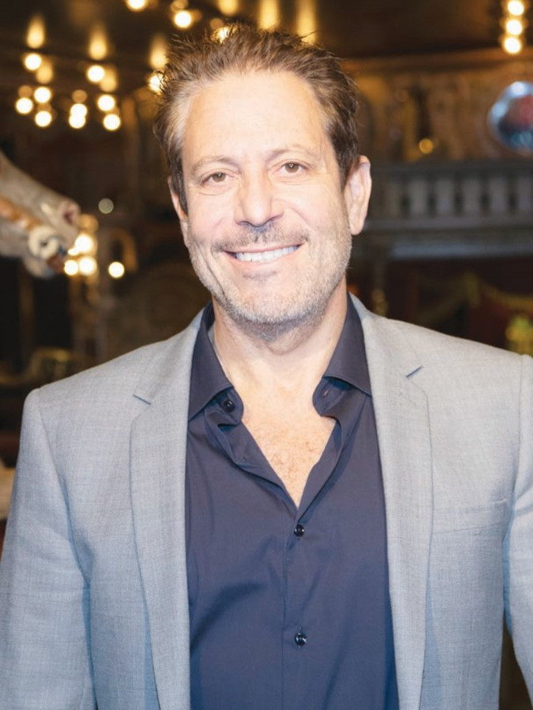 Lily Collins: ‘Emily ol’ dediklerinde şaka yapıyorlar sandım