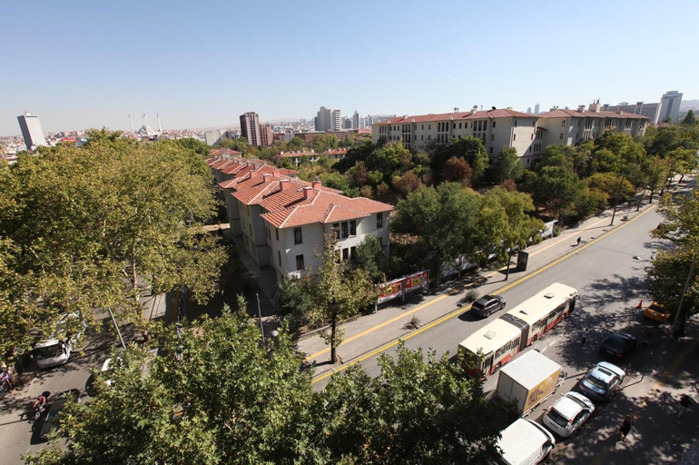 Kentin merkezi çöküyor çıkış yolu Saraçoğlu