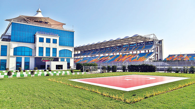 İstanbulda seyircisiz yarış