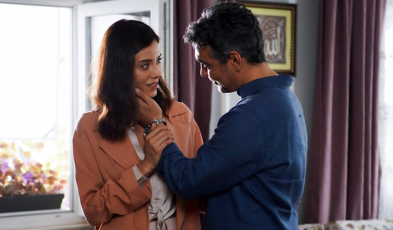 Cansu Dere kimdir, kaç yaşında Sadakatsiz dizisinin Asya’sı Cansu Dere...