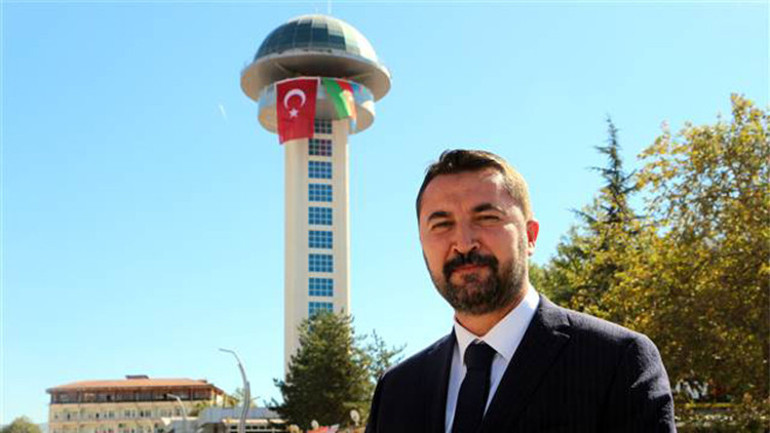 Tokat’ta, 66 metre yükseklikteki kuleye Azerbaycan bayrağı asıldı