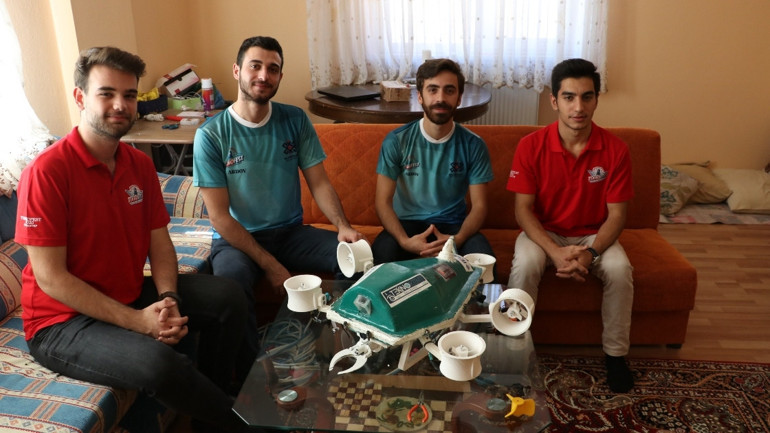 Üniversiteli  gençler su altı drone prototipi üretti