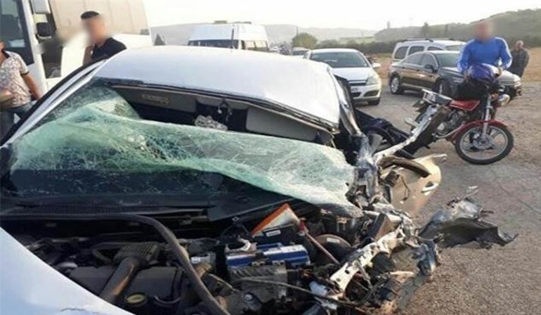 Osmaniyede midibüs ile otomobil çarpıştı: 6 yaralı