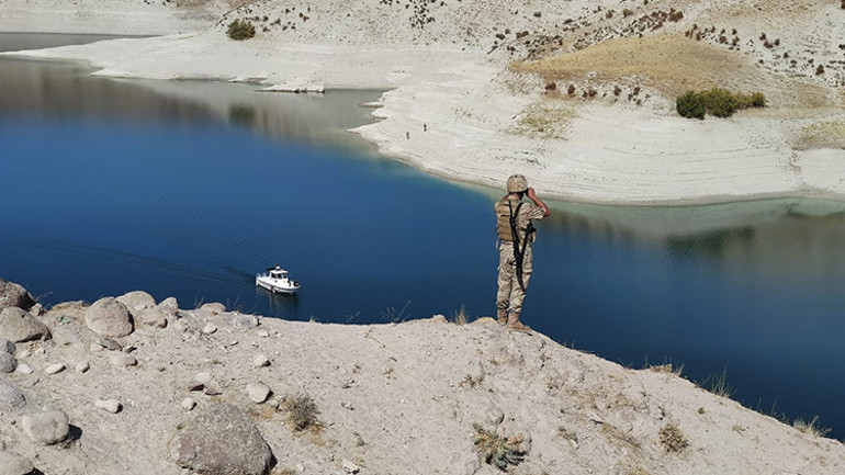 Kayıp çobanın kıyafetleri baraj gölü kenarında bulundu