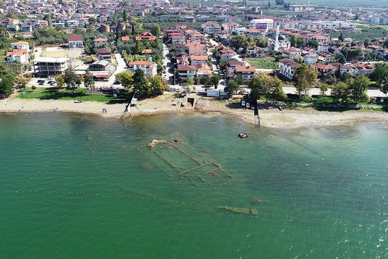 Sular çekilince 2 bin yıllık bazilika gün yüzüne çıktı