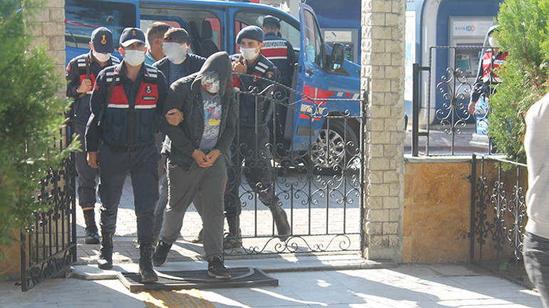 Manyas’ta jandarma 6 uyuşturucu şüphelisini yakaladı