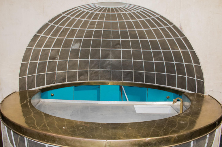 Hitler’in barı 250 bin dolara alıcı bekliyor