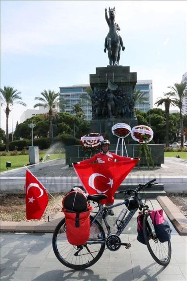 Bisikletli gezgin Cumhuriyetin 97. yıl dönümü anısına Ankaraya gidiyor