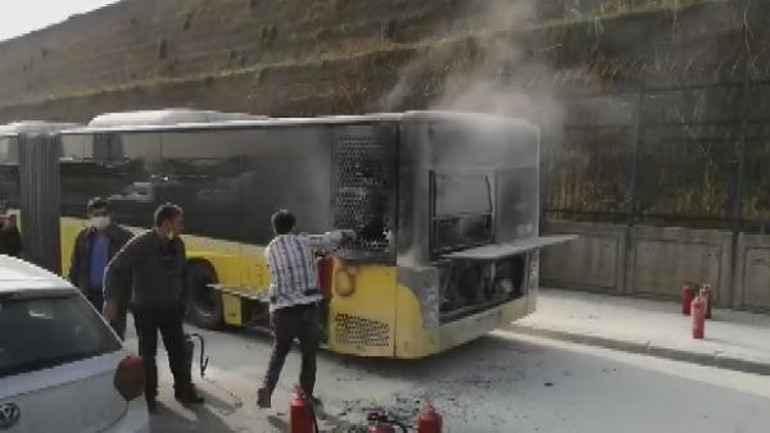 Son dakika... İstanbulda otobüste yangın