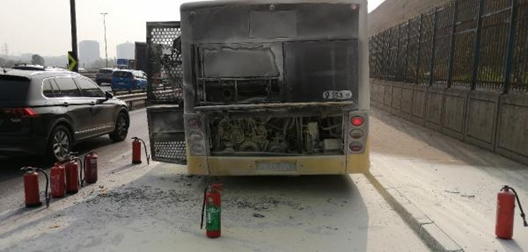 Son dakika... İstanbulda otobüste yangın