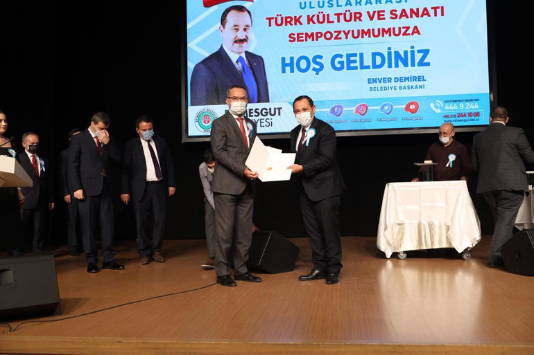 Kültürümüze sahip çıkmazsak başka şeyler öğretirler