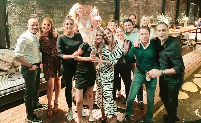 Şaşırtan yakınlaşma