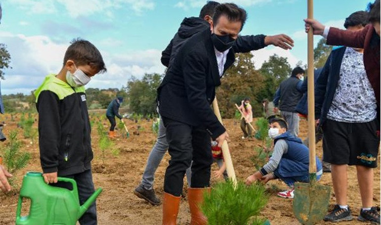 Tuzlada fidanlar toprak ile buluştu
