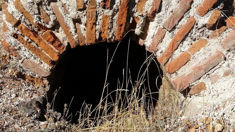 Erzurumun 160 yıllık topçu kulesi definecilerin saldırısına uğradı