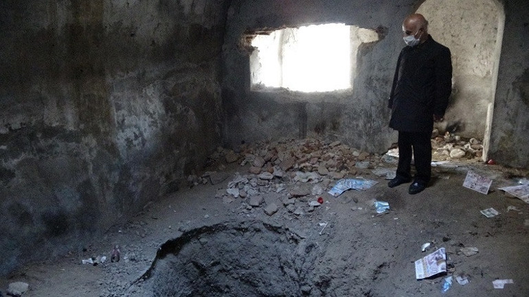 Erzurumun 160 yıllık topçu kulesi definecilerin saldırısına uğradı