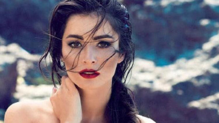 Doğduğun Ev Kaderindir Nazlı kimdir, kaç yaşında Ayşe Akın hakkında bilgiler