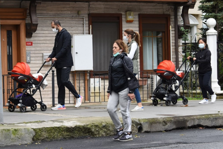 Volkan Babacan ailesiyle gezmede