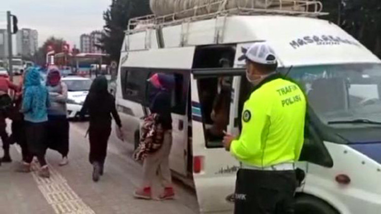 17 kişilik minibüsten 41 tarım işçisi çıktı
