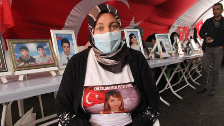 Evlat nöbeti tutan anne: Kızımın öğretmen olma hayalini çaldılar