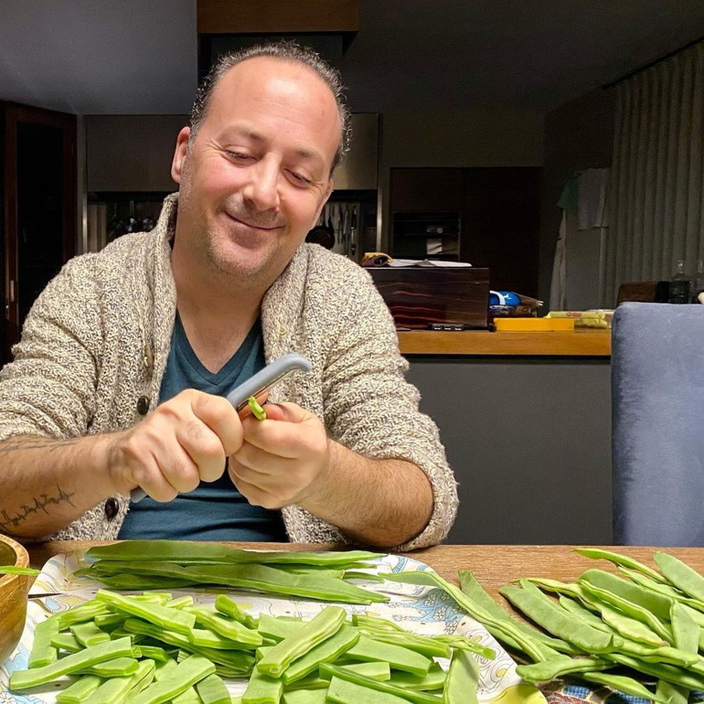 Tolga Çevik fasulye ayıkladı