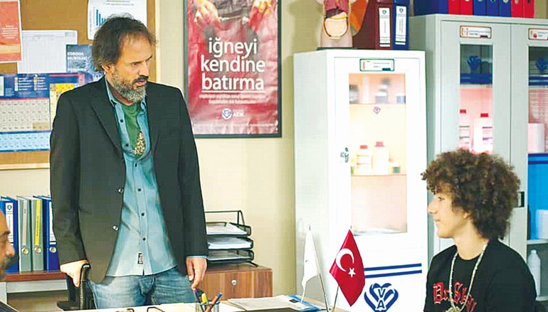 Tek derdimiz telefonu kaybetmekken...