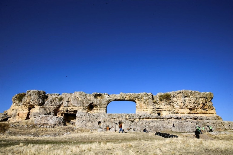 Peygamberler diyarı olarak anılan Eğilin asırlık tünelleri turizme kazandırılıyor