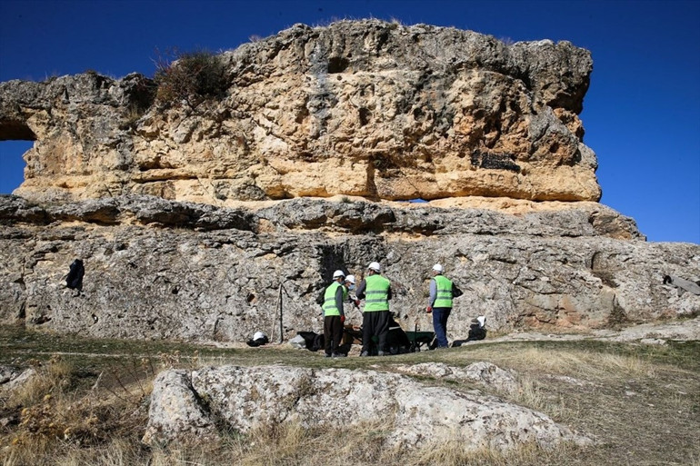 Peygamberler diyarı olarak anılan Eğilin asırlık tünelleri turizme kazandırılıyor