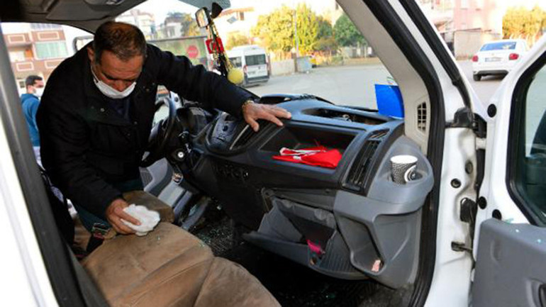 Aracının torpidosuna bıraktığı 21 bin lirası çalındı