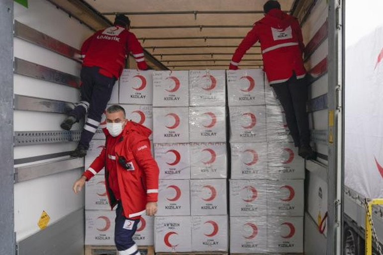Kızılay’dan Azerbaycan ve Bosna Hersek’e 9 TIR insani yardım