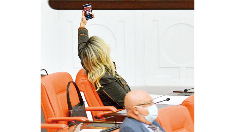 Kabak tatlısını tahinli yedi — Vallahi kuru-pilav yedim