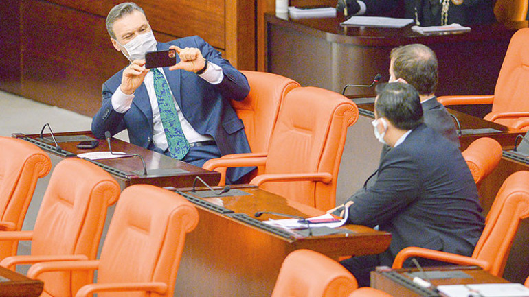 Kabak tatlısını tahinli yedi — Vallahi kuru-pilav yedim