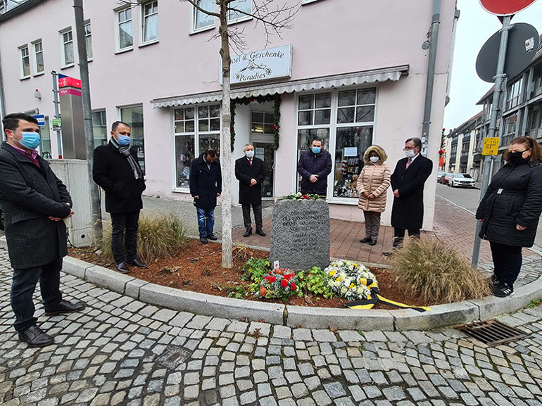 Schwandorf kurbanları için iki minik anma