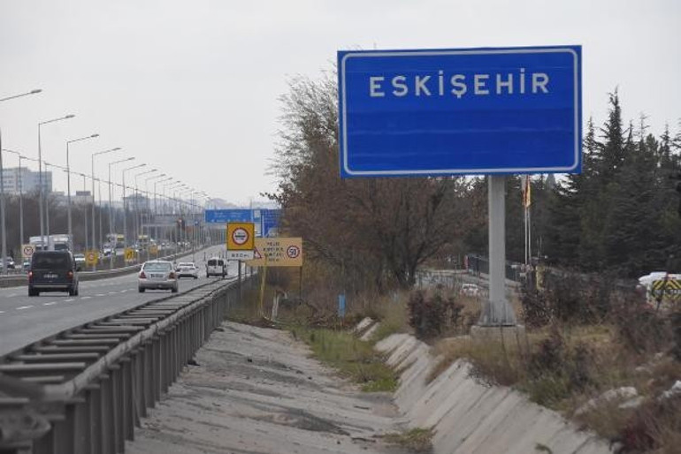 Son dakika haberler: Şehir tabelalarında yeni dönem Nüfus ve rakım gitti, adları kaldı