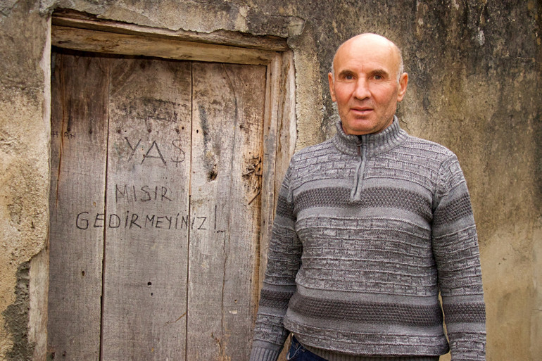 Dedesinden kalan su değirmeniyle geçmişten gelen bir lezzeti yaşatıyor