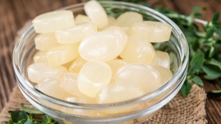 Virüslere karşı bariyer görevi görüyor… İşte ev yapımı doğal boğaz pastili