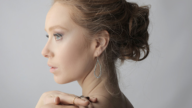 Solgun Tenli Kadınlar İçin Makyaj Önerileri