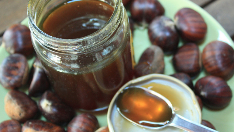 Şimdi kestane balının tam zamanı, öksürüğü bıçak gibi kesiyor Karabiber ile karıştırıp yerseniz…