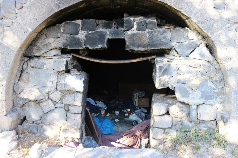 UNESCO Dünya Kültür Mirası Listesindeki Diyarbakır surlarının içi çöplükle dolu