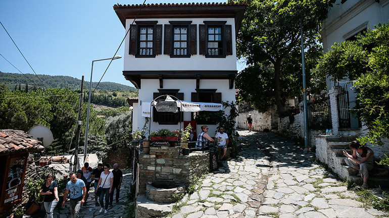 Kıyamet köyü 4 günlük yılbaşı tatili için tamamen doldu Muhtarı arayıp yer soruyorlar