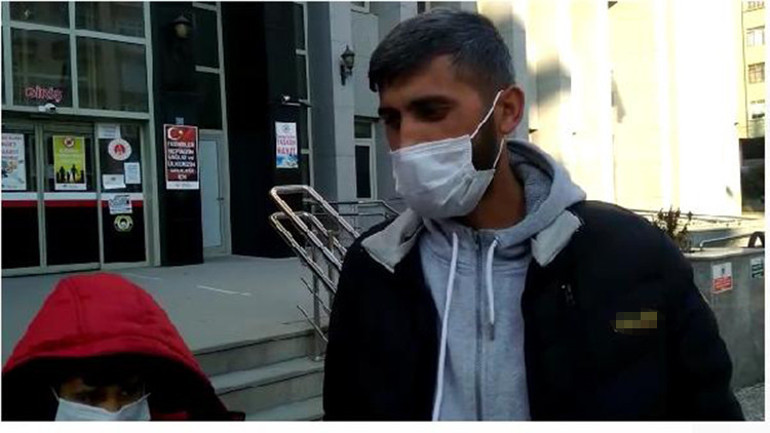 Sahibini bekleyen köpek, adliye kapısından ayrılmadı