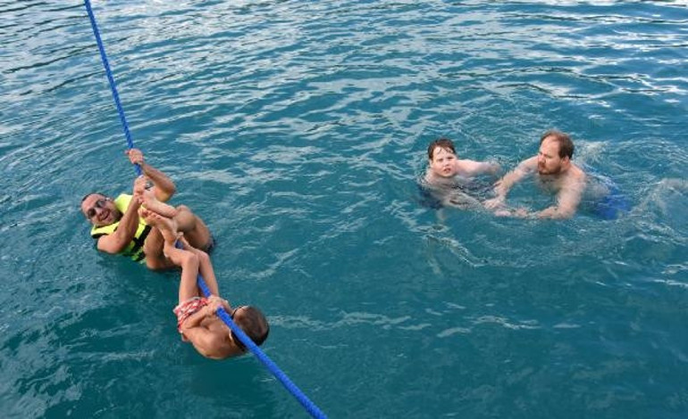 Rus turistlerin aralık sonunda deniz keyfi
