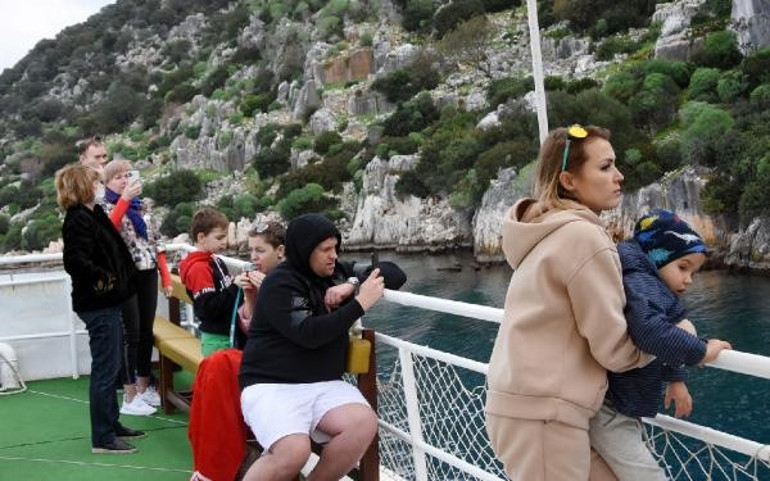 Rus turistlerin aralık sonunda deniz keyfi