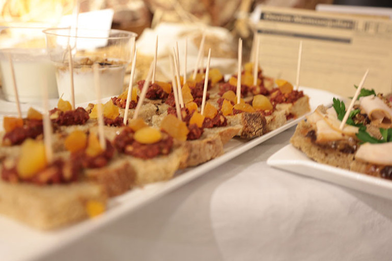 Yeni yıl sofrasına en lezzetli ekmek üstleri ve mezeler