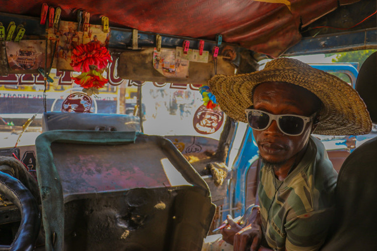 Dakarda tekerlekli sokak sanatı: Car rapide dolmuşları