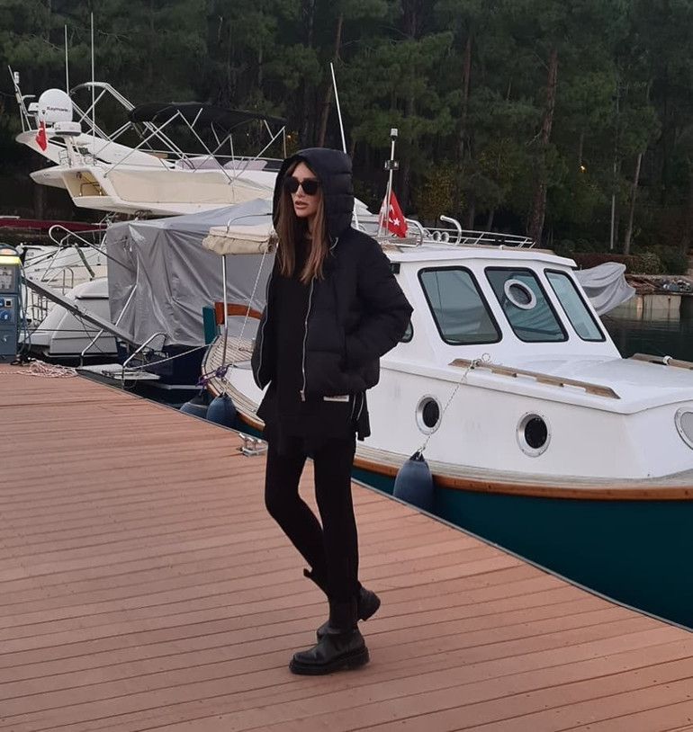 Seren Serengil canlı yayında ağlaya ağlaya ameliyata gitti