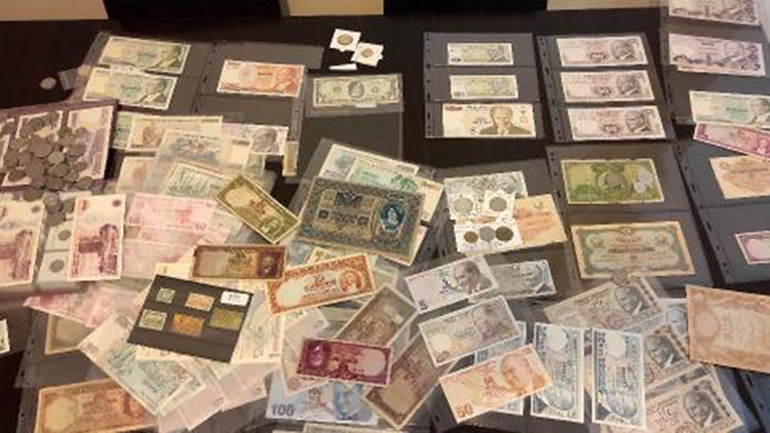 Antikacıda gördü, 13 yılda 380 parçalık eski para biriktirdi