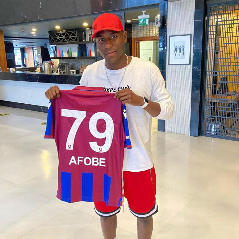 Benik Afobeden kafa karıştıran hareket Trabzonsporu sildi...