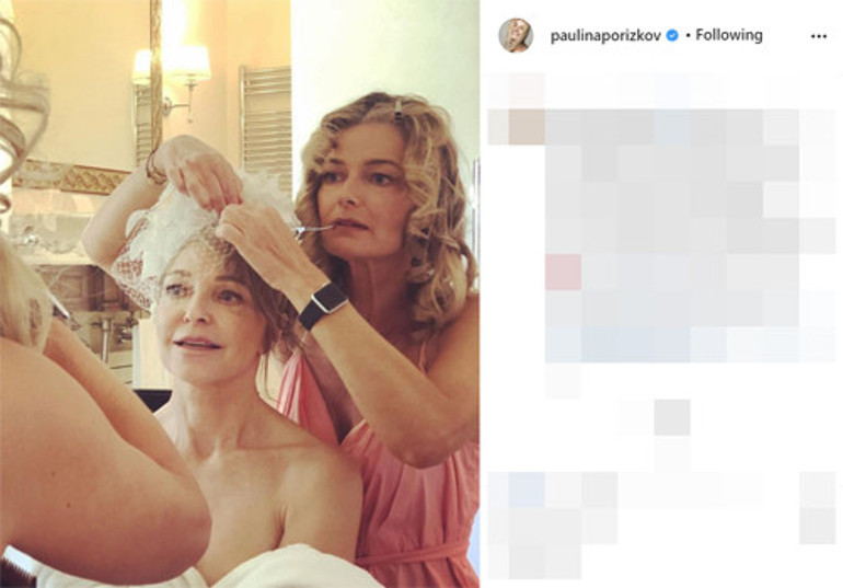 Annemle benim karın kaslarımız yıllara meydan okuyor