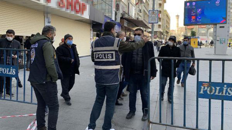 Gaziantepte çarşılarda insan yoğunluğu